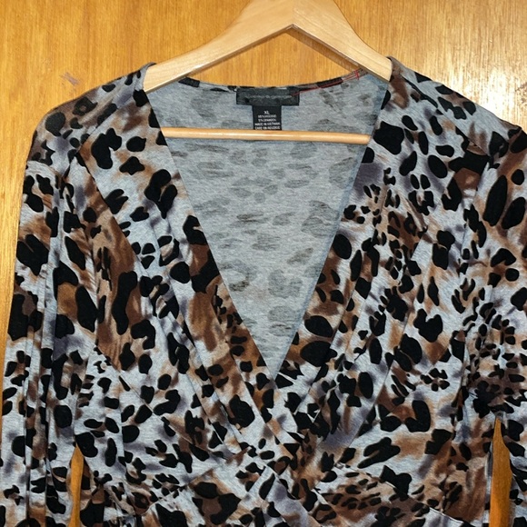•CABLE & GAUGE•LEOPARD PRINT V NECK GATHER FRONT 3/4 SLEEVE BLOUSE SIZE XL EUC - Picture 5 of 7